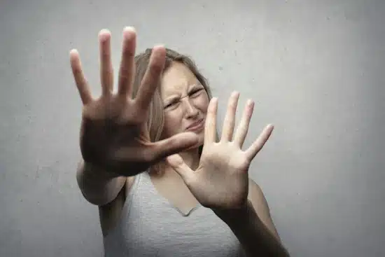 Apoyo psicológico sobre cómo protegerse de un padre maltratador y sanar el trauma