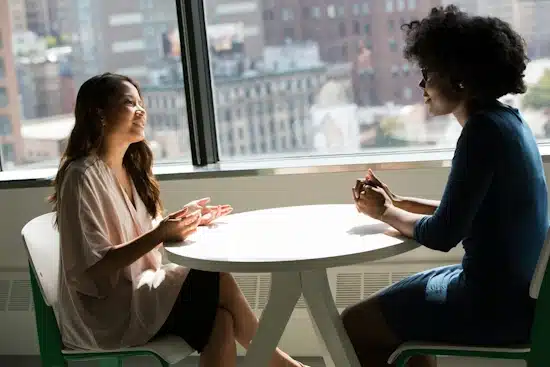 Pasos y consejos psicológicos sobre cómo salir de una amistad tóxica