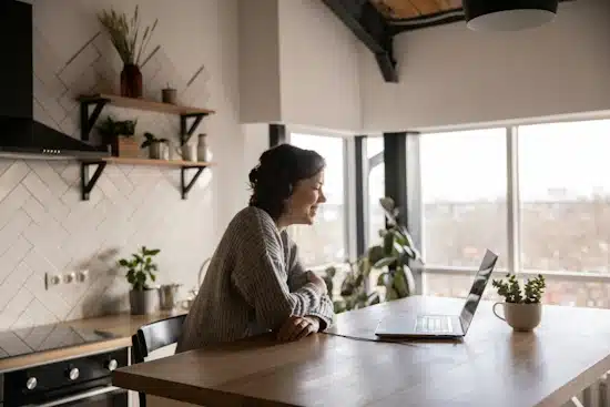 Explicación sobre cómo te puede ayudar un psicólogo online en tu proceso de sanación
